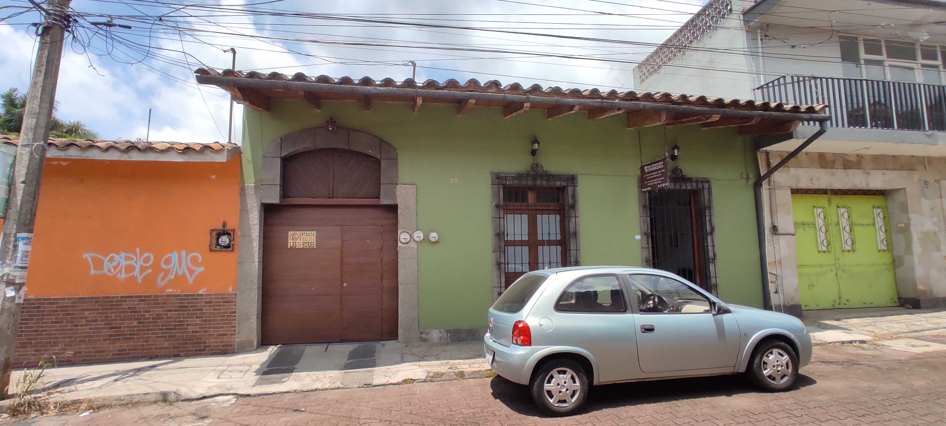 VENTA PROPIEDAD COATEPEC CON DOS CASAS ESTILO COLONIAL CENTRO JARDIN,  COCHERA VARIOS AUTOS, Casas Venta Coatepec Veracruz - Inversiones  Inteligentes